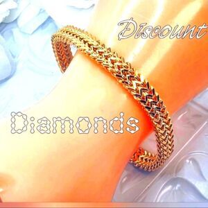 Gorgeous Hand Made Bracelet in 18K Gold on Stainless Steel